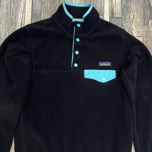 🔥 PATAGONIA SYNCHILLA Sherpa Fleece 4Snap Pullover Sweater Jacket Black/Aqua XS - Picture 2 of 10